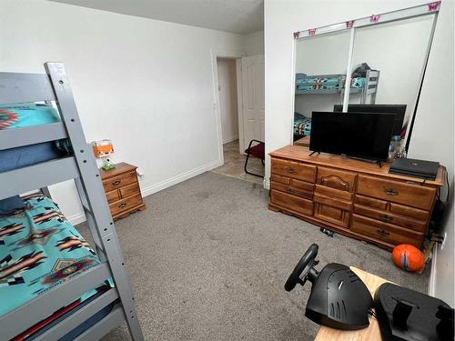 167 1 Street East, Cardston, AB - Indoor Photo Showing Bedroom