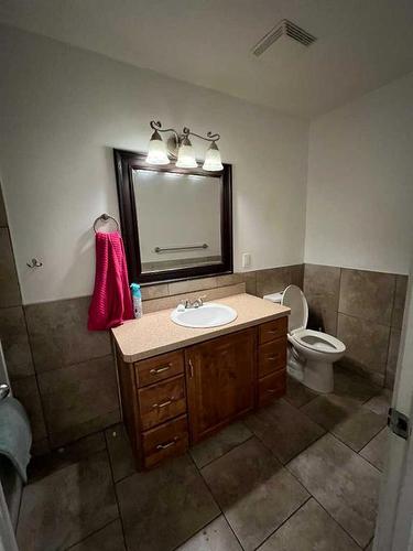 167 1 Street East, Cardston, AB - Indoor Photo Showing Bathroom