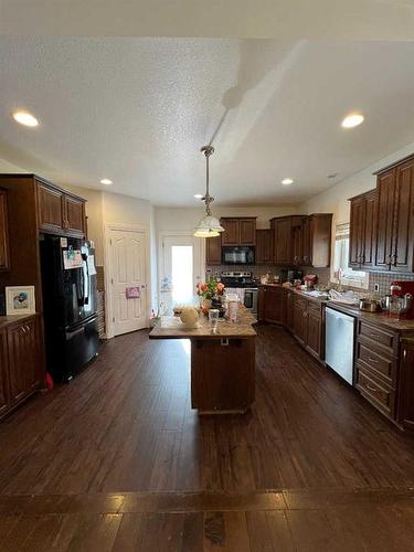 167 1 Street East, Cardston, AB - Indoor Photo Showing Kitchen