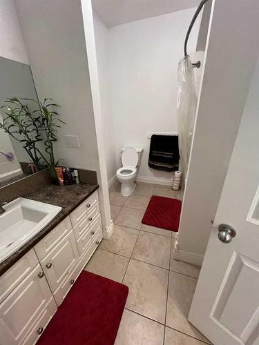 167 1 Street East, Cardston, AB - Indoor Photo Showing Bathroom