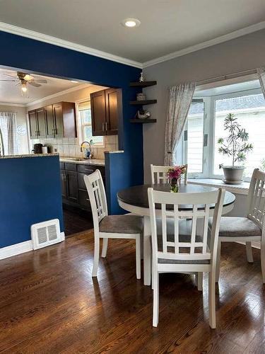 711 14 Street South, Lethbridge, AB - Indoor Photo Showing Dining Room