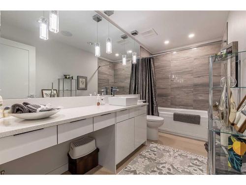 2825 Parkside Drive South, Lethbridge, AB - Indoor Photo Showing Bathroom