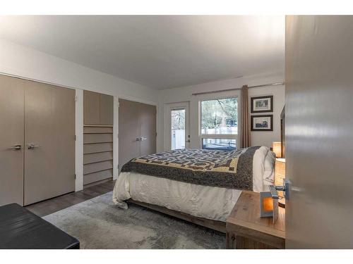 2825 Parkside Drive South, Lethbridge, AB - Indoor Photo Showing Bedroom