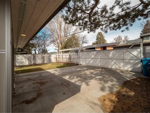 2825 Parkside Drive South, Lethbridge, AB - Outdoor