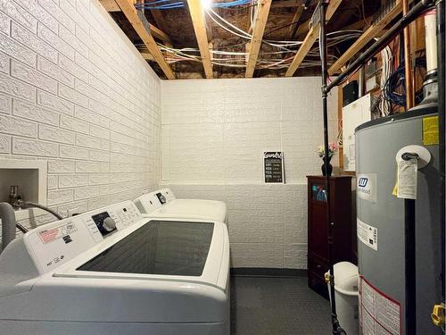 615 12B Street North, Lethbridge, AB - Indoor Photo Showing Laundry Room