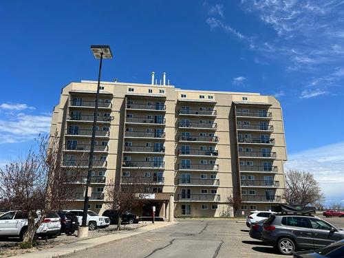 529-21 Berkeley Place West, Lethbridge, AB - Outdoor With Balcony With Facade
