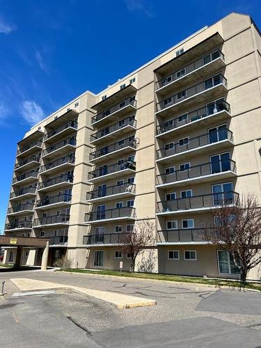529-21 Berkeley Place West, Lethbridge, AB - Outdoor With Balcony With Facade
