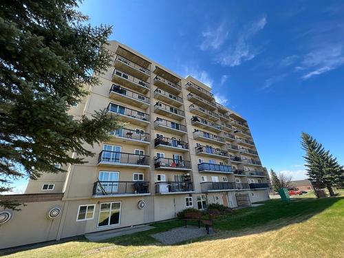 529-21 Berkeley Place West, Lethbridge, AB - Outdoor With Balcony