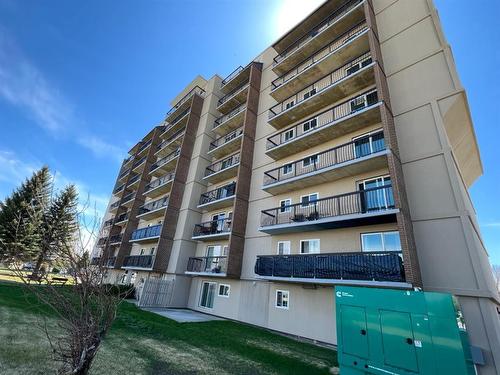 529-21 Berkeley Place West, Lethbridge, AB - Outdoor With Balcony