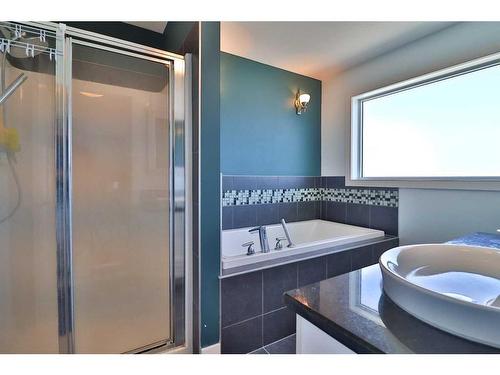 1569 Coalbanks Boulevard West, Lethbridge, AB - Indoor Photo Showing Bathroom