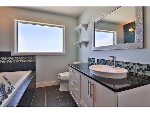 1569 Coalbanks Boulevard West, Lethbridge, AB - Indoor Photo Showing Bathroom