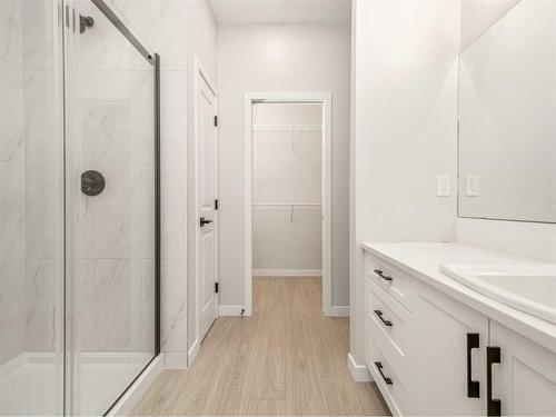 4606 26 Avenue South, Lethbridge, AB - Indoor Photo Showing Bathroom