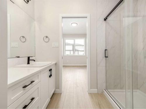 4606 26 Avenue South, Lethbridge, AB - Indoor Photo Showing Bathroom