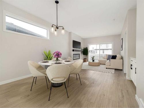 4606 26 Avenue South, Lethbridge, AB - Indoor Photo Showing Dining Room