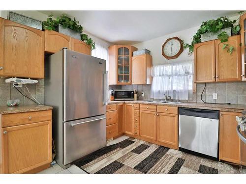 172075 Twp Rd 94, Barnwell, AB - Indoor Photo Showing Kitchen With Double Sink