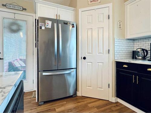 672 Parkside Green, Coaldale, AB - Indoor Photo Showing Kitchen