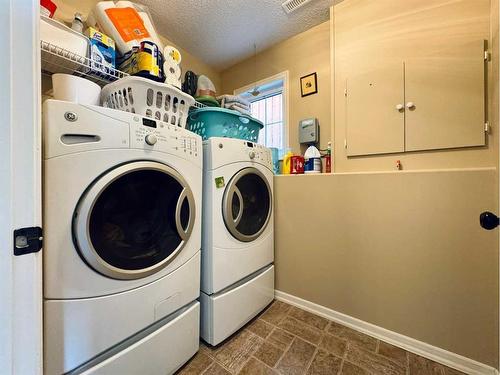 672 Parkside Green, Coaldale, AB - Indoor Photo Showing Laundry Room