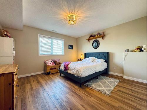 672 Parkside Green, Coaldale, AB - Indoor Photo Showing Bedroom
