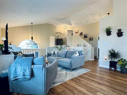 672 Parkside Green, Coaldale, AB - Indoor Photo Showing Living Room