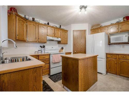 165 Mt Blakiston Road West, Lethbridge, AB - Indoor Photo Showing Kitchen With Double Sink