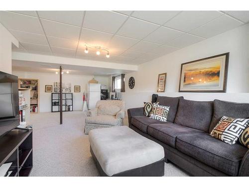 165 Mt Blakiston Road West, Lethbridge, AB - Indoor Photo Showing Living Room