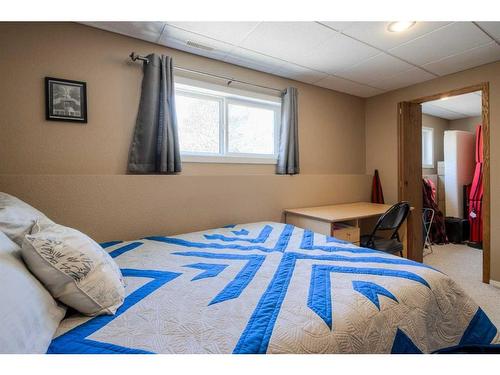 165 Mt Blakiston Road West, Lethbridge, AB - Indoor Photo Showing Bedroom