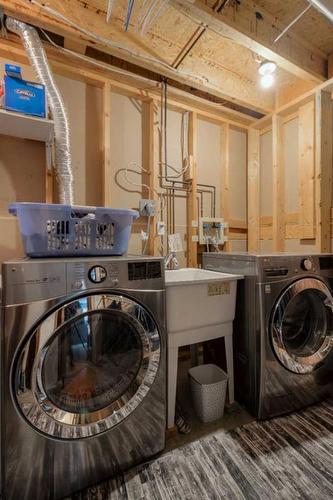 165 Mt Blakiston Road West, Lethbridge, AB - Indoor Photo Showing Laundry Room