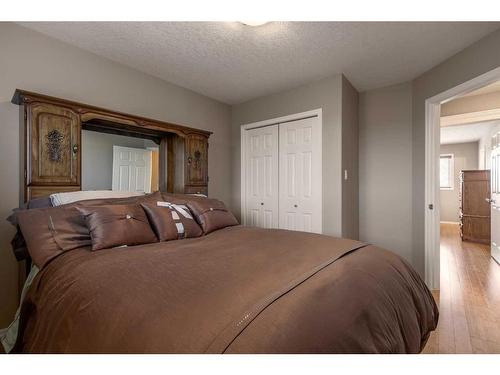 150 Southgate Boulevard South, Lethbridge, AB - Indoor Photo Showing Bedroom