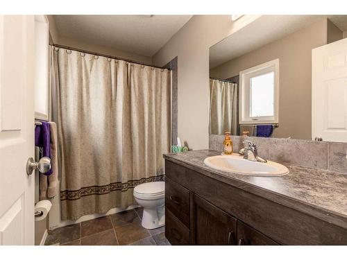 150 Southgate Boulevard South, Lethbridge, AB - Indoor Photo Showing Bathroom