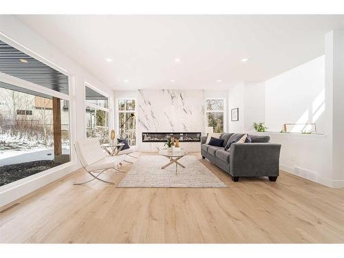 70 Kananaskis Drive, Coleman, AB - Indoor Photo Showing Living Room