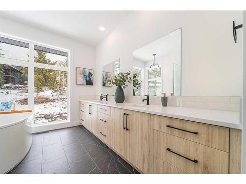 70 Kananaskis Drive, Coleman, AB - Indoor Photo Showing Bathroom