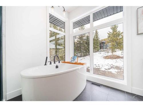 70 Kananaskis Drive, Coleman, AB - Indoor Photo Showing Bathroom