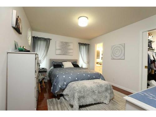 153 Heritage Crescent West, Lethbridge, AB - Indoor Photo Showing Bedroom