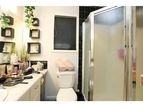 153 Heritage Crescent West, Lethbridge, AB - Indoor Photo Showing Bathroom