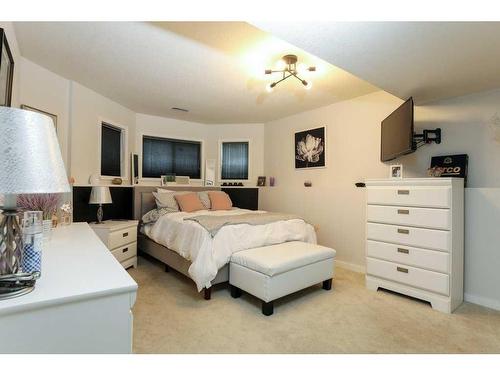 153 Heritage Crescent West, Lethbridge, AB - Indoor Photo Showing Bedroom
