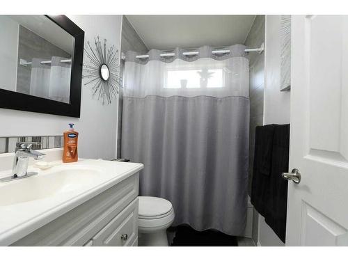 153 Heritage Crescent West, Lethbridge, AB - Indoor Photo Showing Bathroom