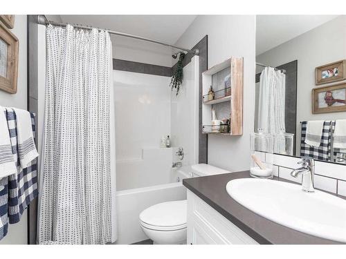 4603 Fairmont Gate South, Lethbridge, AB - Indoor Photo Showing Bathroom