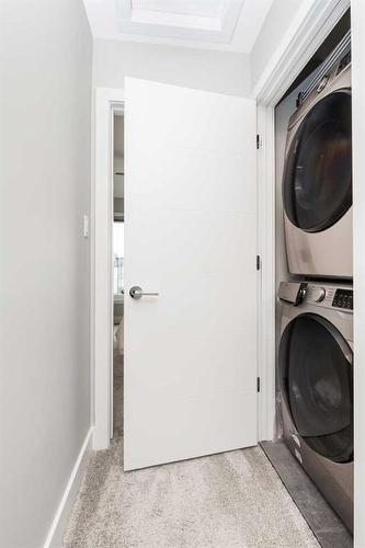 4603 Fairmont Gate South, Lethbridge, AB - Indoor Photo Showing Laundry Room