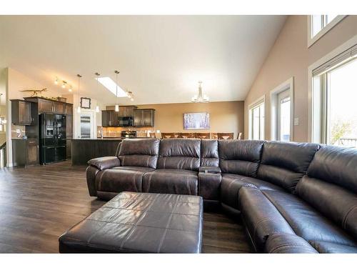 255 Canyon Estates Way West, Lethbridge, AB - Indoor Photo Showing Living Room