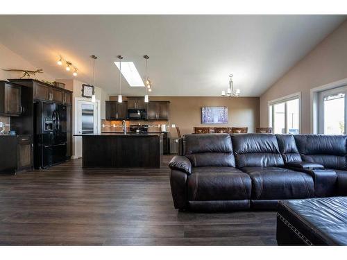 255 Canyon Estates Way West, Lethbridge, AB - Indoor Photo Showing Living Room