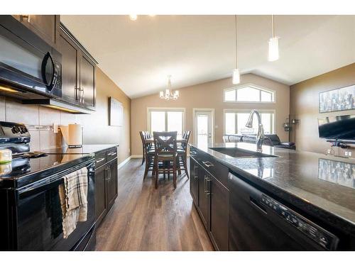 255 Canyon Estates Way West, Lethbridge, AB - Indoor Photo Showing Kitchen