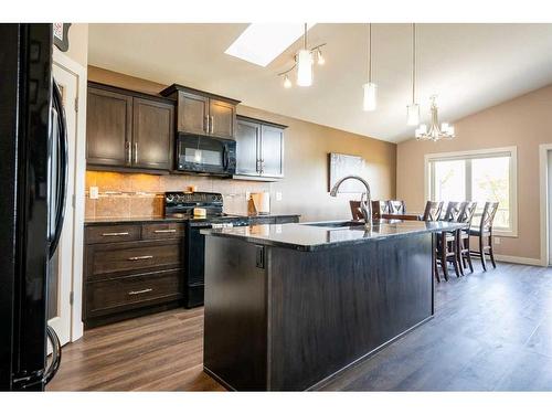 255 Canyon Estates Way West, Lethbridge, AB - Indoor Photo Showing Kitchen With Upgraded Kitchen