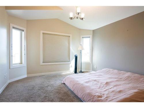 255 Canyon Estates Way West, Lethbridge, AB - Indoor Photo Showing Bedroom