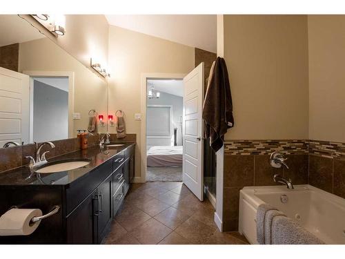 255 Canyon Estates Way West, Lethbridge, AB - Indoor Photo Showing Bathroom