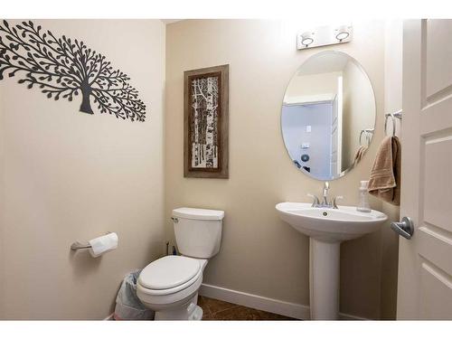 255 Canyon Estates Way West, Lethbridge, AB - Indoor Photo Showing Bathroom