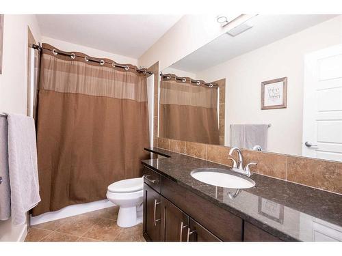 255 Canyon Estates Way West, Lethbridge, AB - Indoor Photo Showing Bathroom