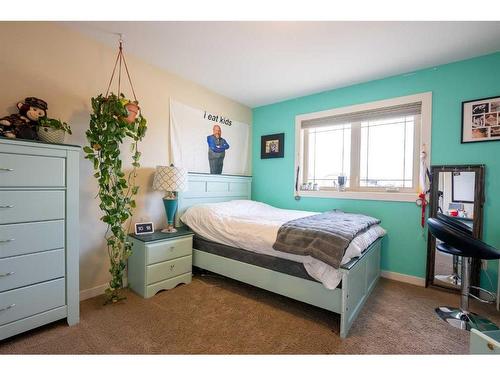 255 Canyon Estates Way West, Lethbridge, AB - Indoor Photo Showing Bedroom