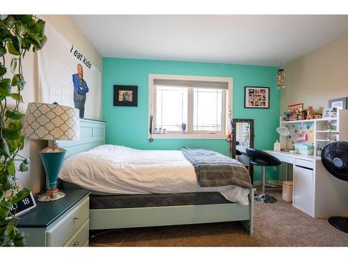 255 Canyon Estates Way West, Lethbridge, AB - Indoor Photo Showing Bedroom