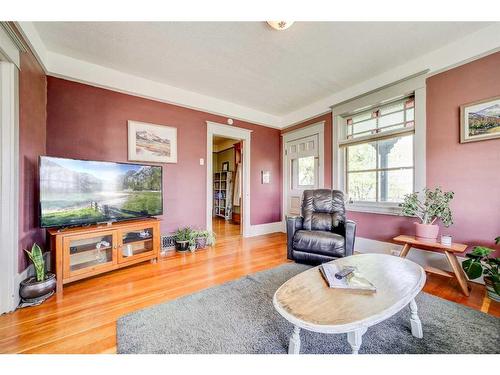 5512 Hwy #6, Rural Pincher Creek No. 9, M.D. Of, AB - Indoor Photo Showing Living Room