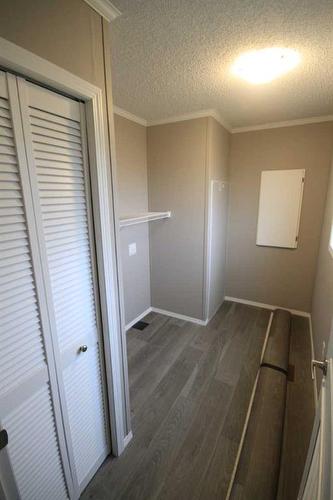 7037 48 Street, Taber, AB - Indoor Photo Showing Other Room